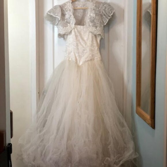 Vintage Y2K Wedding Dress - Picture 3 of 3